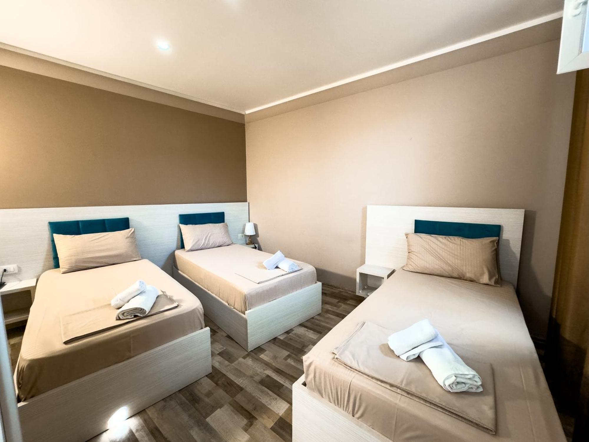 Shkodra Budget Hotel Exteriör bild