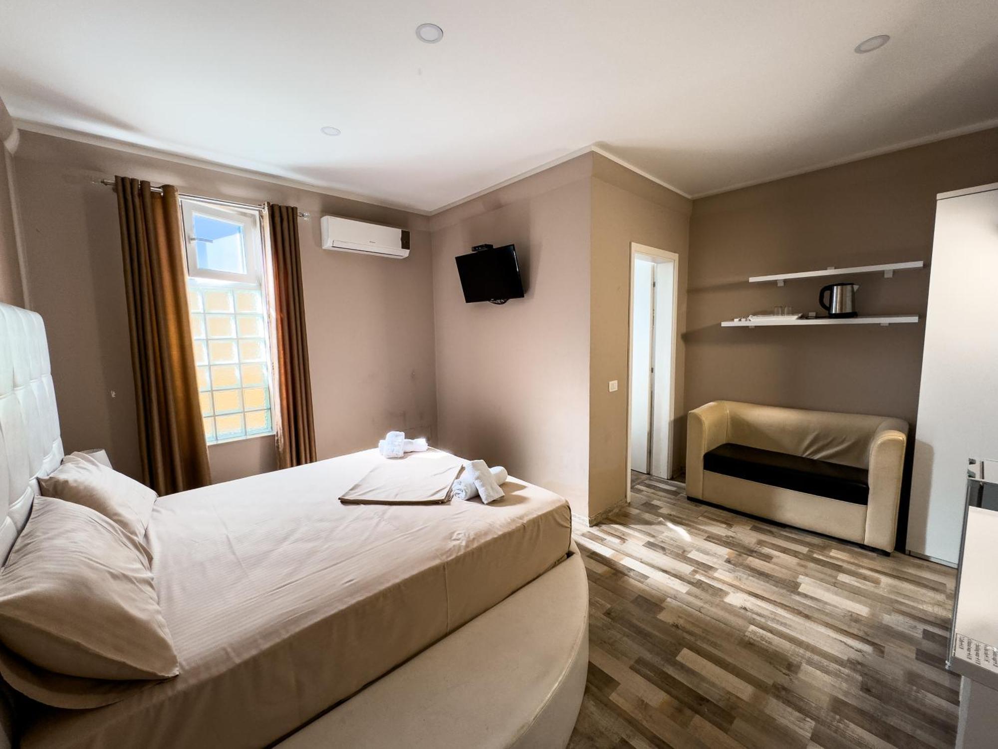 Shkodra Budget Hotel Exteriör bild