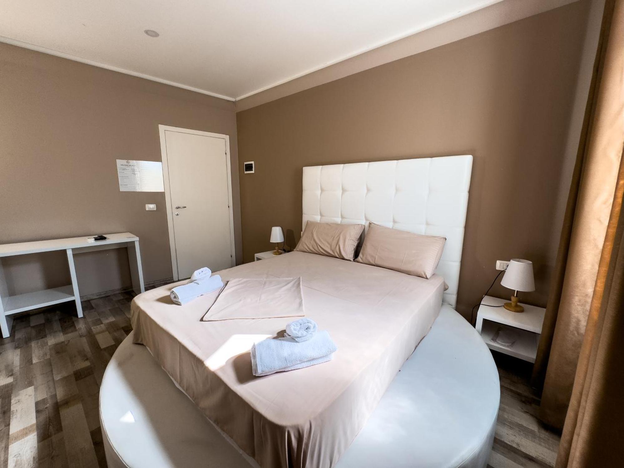 Shkodra Budget Hotel Exteriör bild